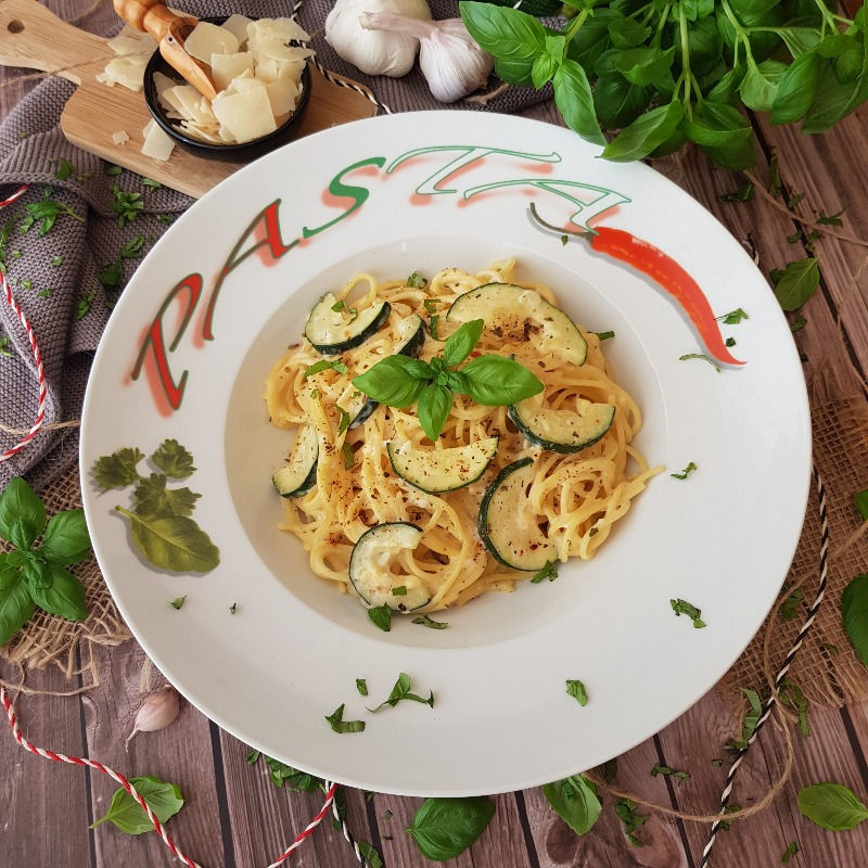 Pasta mit Zucchini-Frischkäse-Sauce