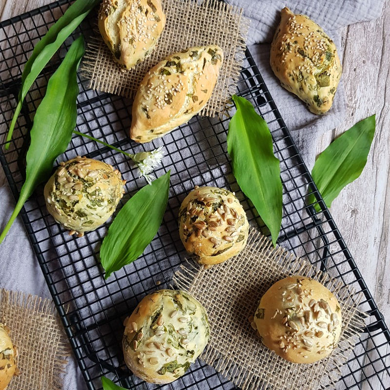 Brötchenmischung mit Bärlauch, herrlich duftend nach Knoblauch, Foodfotografie