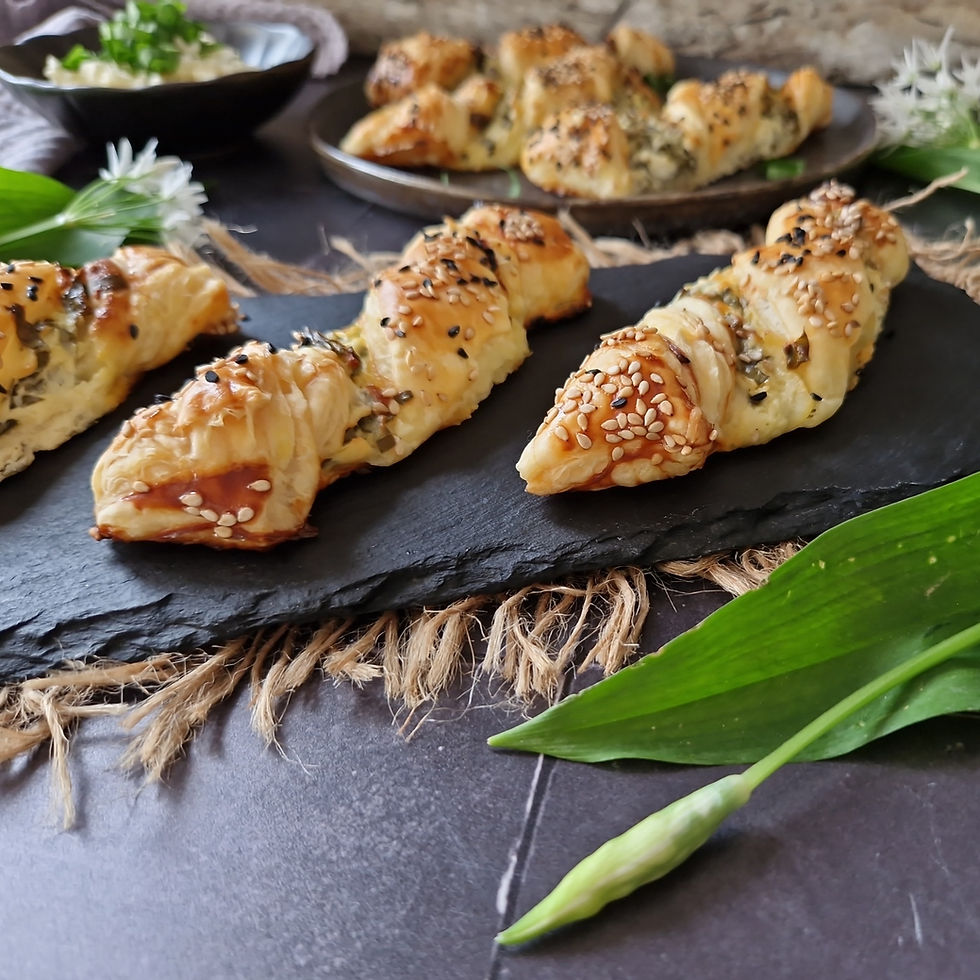 Blätterteig-Rezept, Bärlauchsaison, Bärlauchrezepte, Fingerfood, Rezept mit Feta, Feta , schnell und einfach, Picknick, Snack, für Zwischendurch, gelingsicher, guten Appetit , kleine Häppchen für das Osterbuffet, kleine Baguettes mit Pesto belegt, kleine Häppchen für die Kinder, Häppchen, Fingerfood, Idee, Frühstücksidee, Rezeptidee, schnell und einfach, Rezept Idee, süßer Naschtisch, für Studenten geeignet, Rezept aus @jofoodwerkstatt Küche
