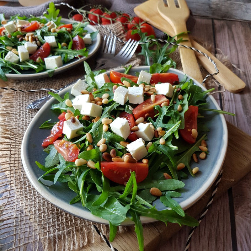 Rucola Salat mit Pinienkernen und Balsamico