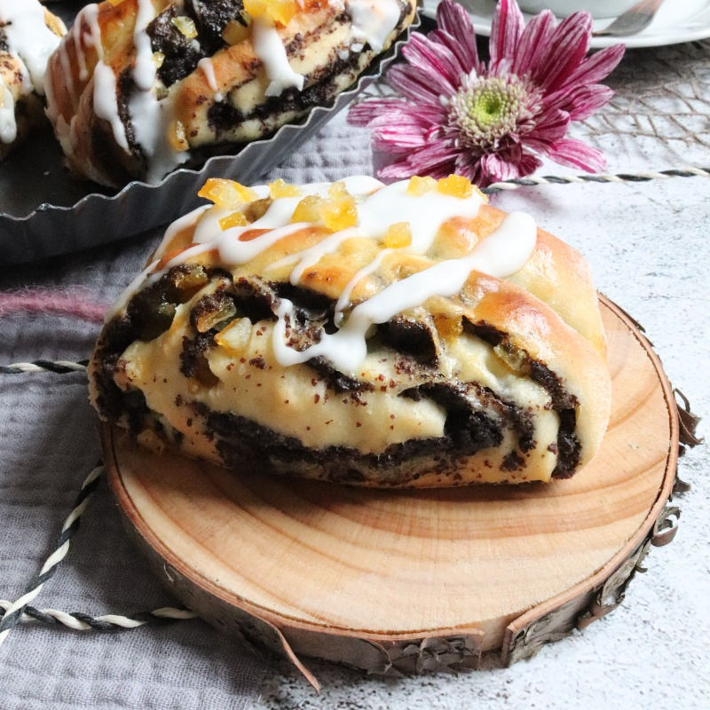 Franzbrötchen mit Mohn, Teigtaschen mit einer Mohnfüllung