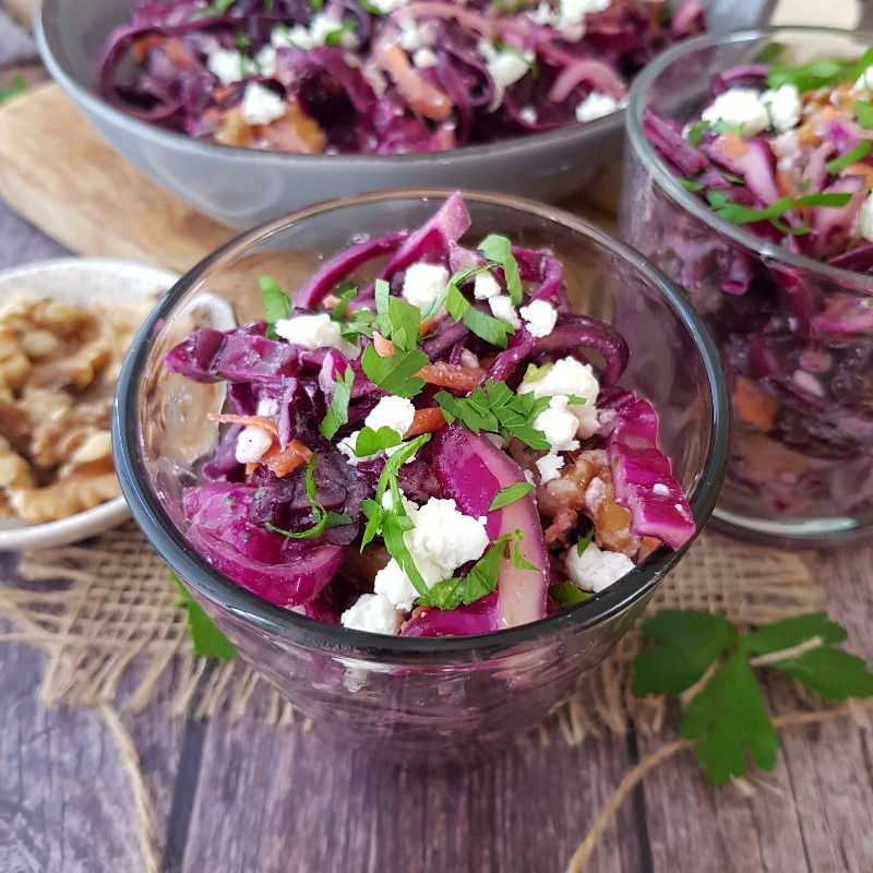 Rotkohlsalat mit Walnüssen