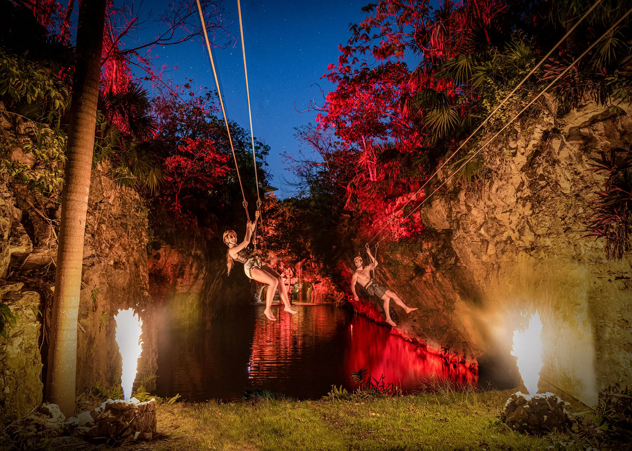 ночной зиплайн в парке иксплор