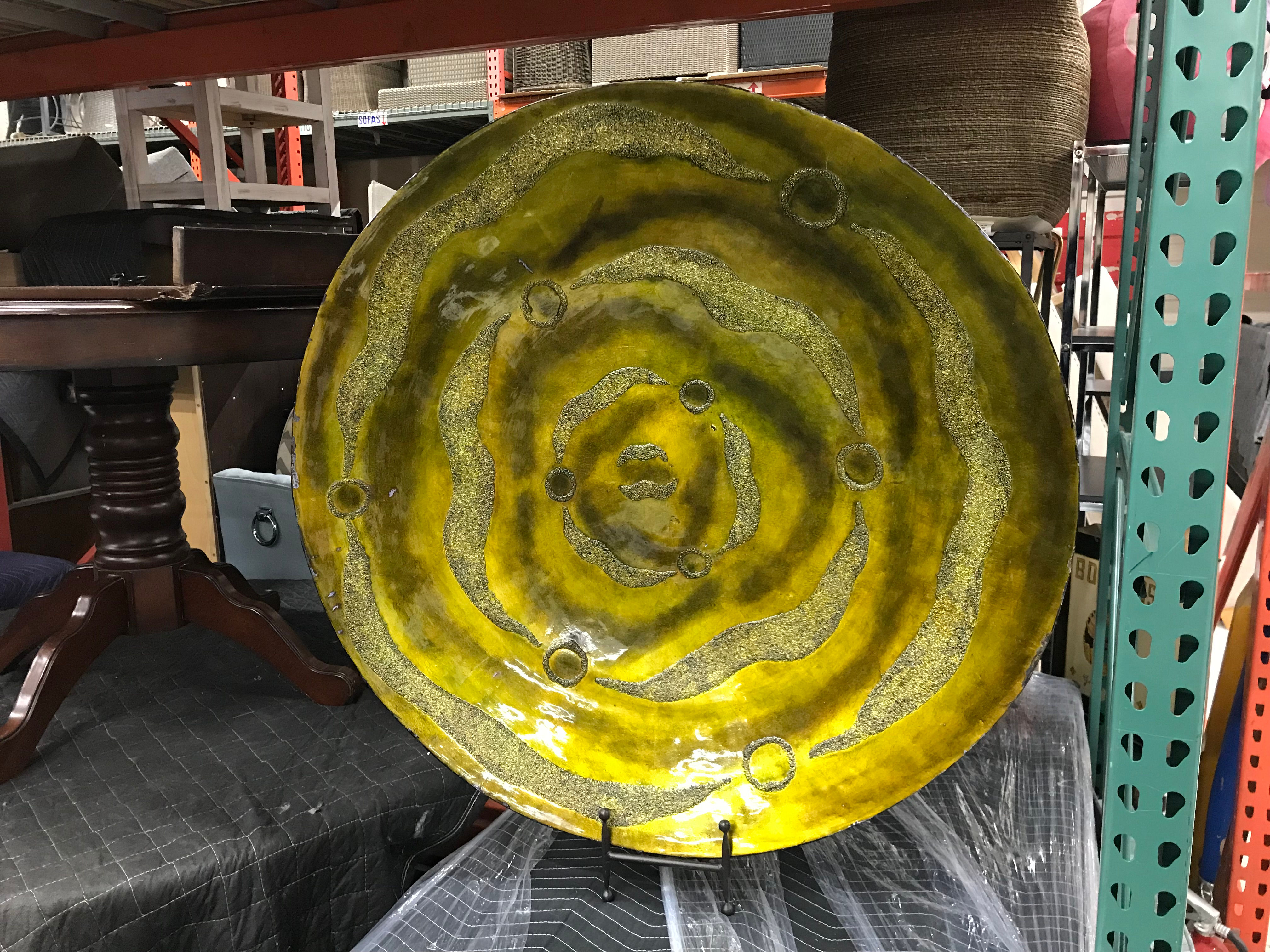 DECORATIVE PLATE ON EASEL