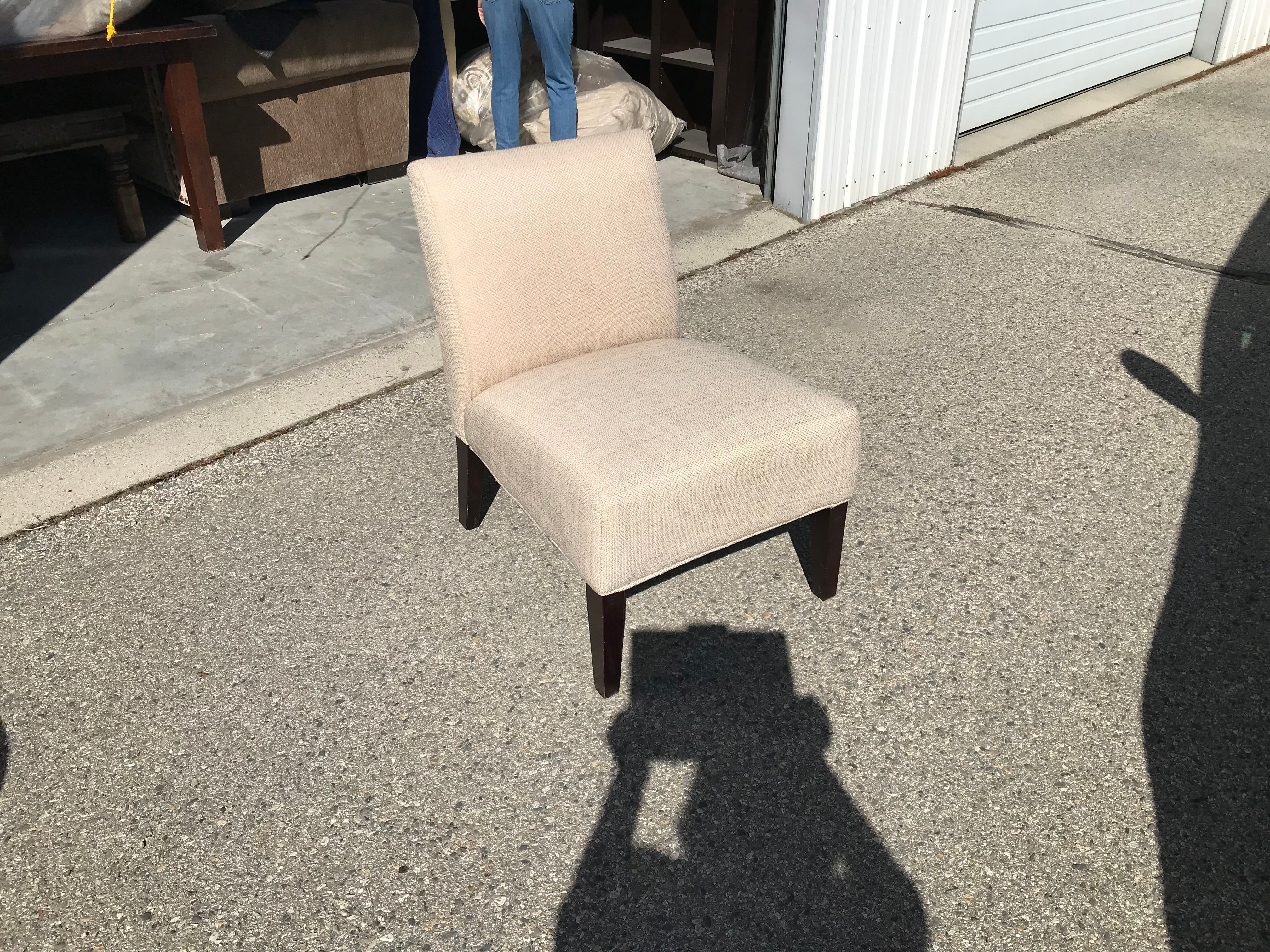 TAN ARMLESS ACCENT CHAIR