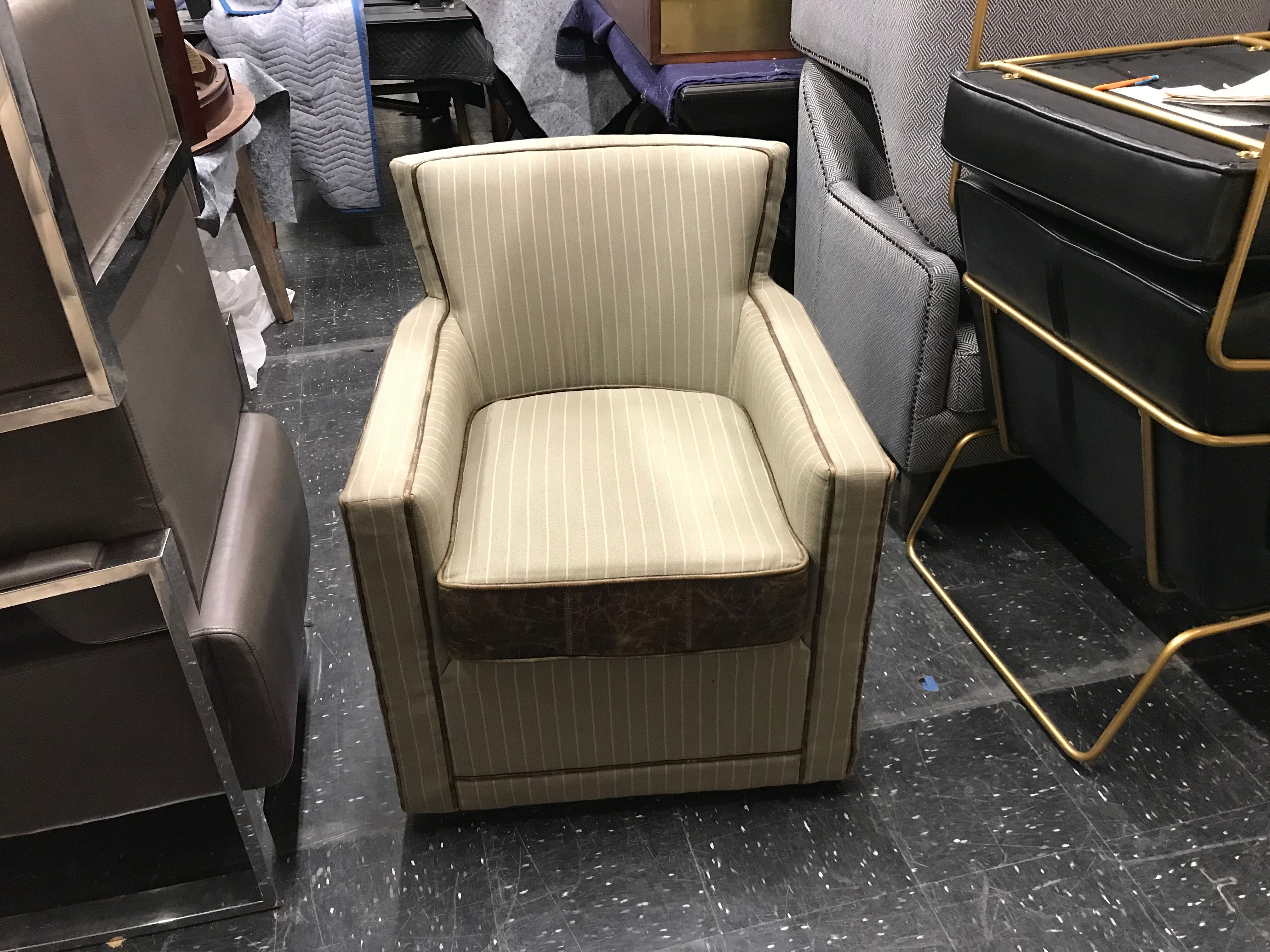 "CARMEL" SWIVEL ACCENT CHAIR