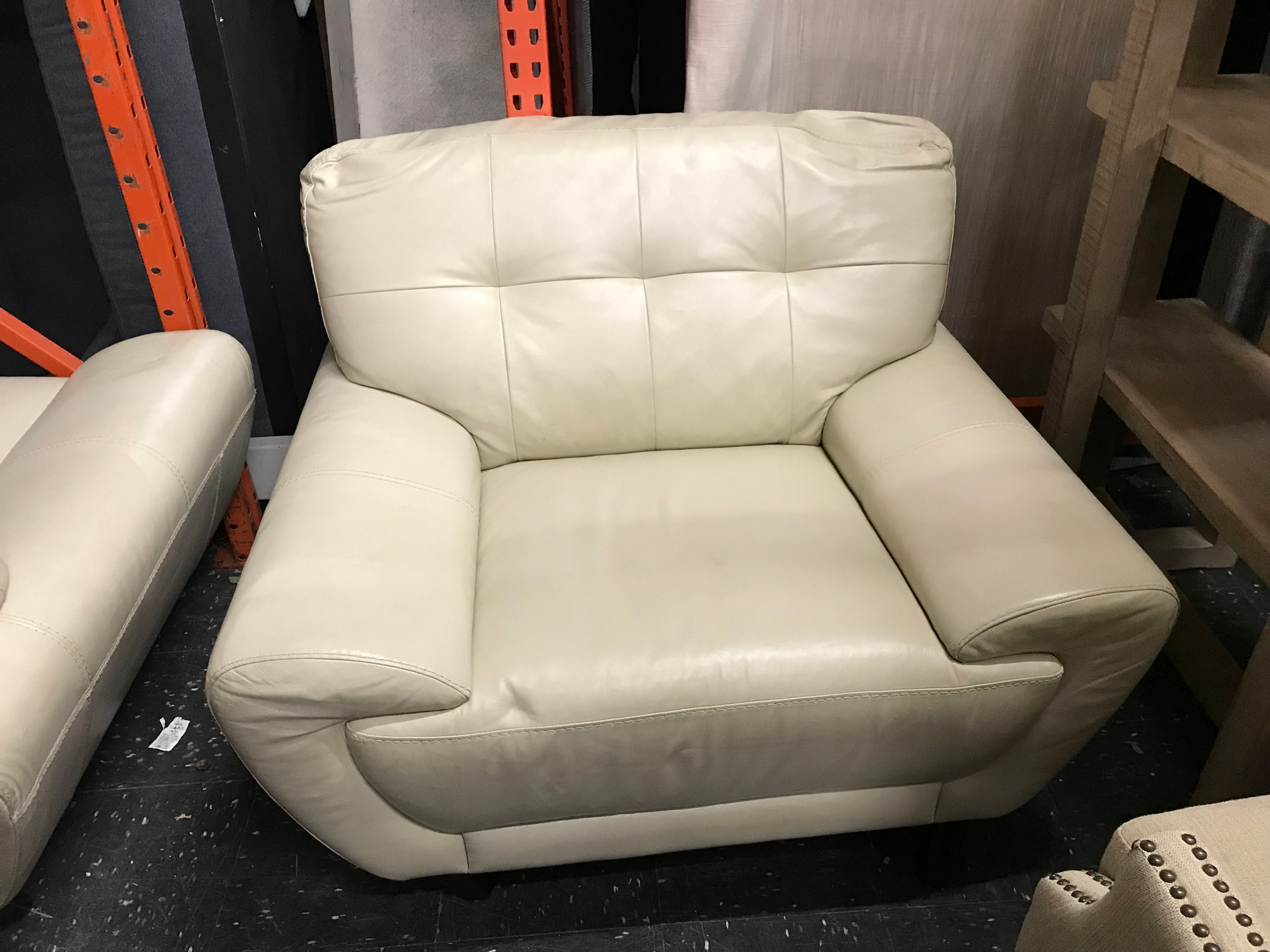 IVORY LEATHER LIKE RETRO ACCENT CHAIR