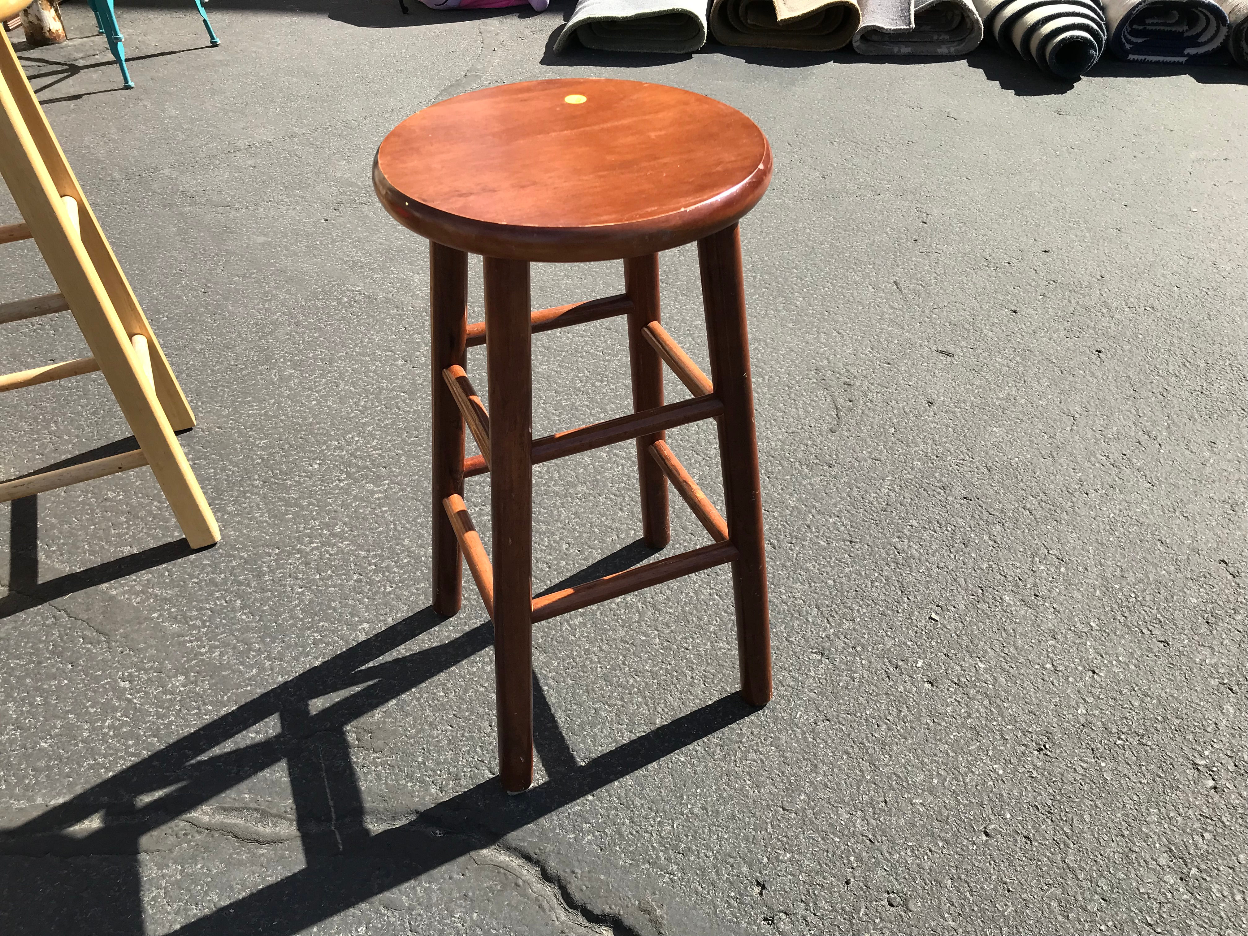 ROUND BROWN BARSTOOL