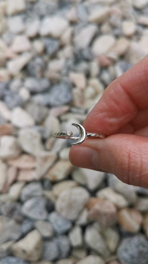 Thumbnail: Diamond Moon Ring