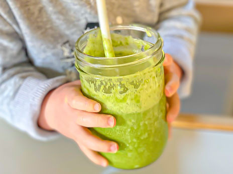 🌿 Kid-Approved Tropical Green Smoothie (Perfect for Toddlers & Picky Eaters)