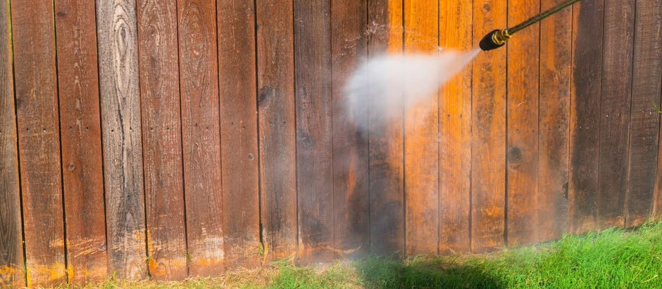 7 Reasons Fence Pressure Washing Boosts Curb Appeal
