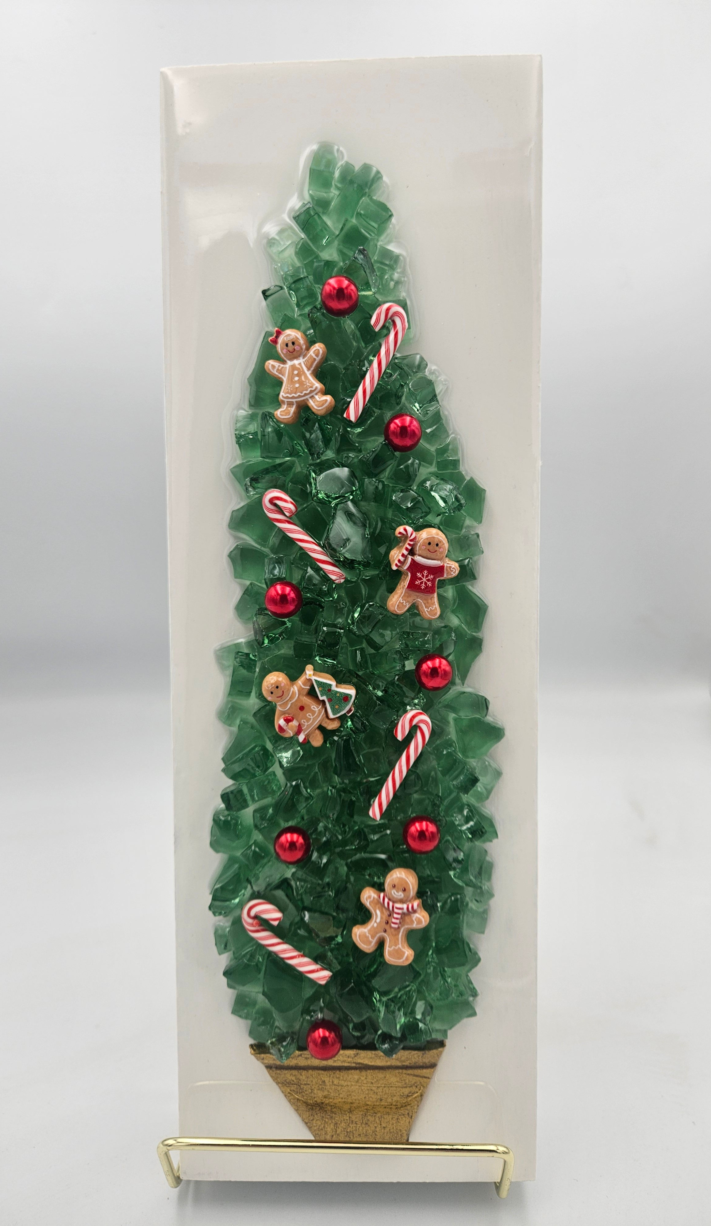 #406 Green glass tree w/gbread men