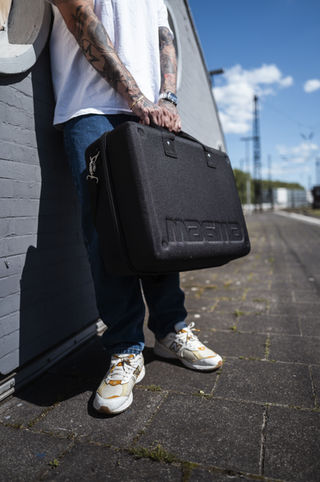 Man holding allganizer pro case