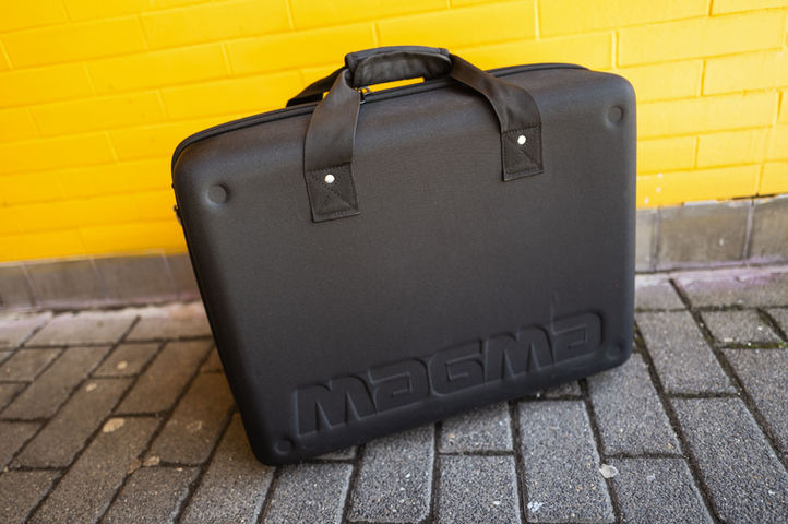Allganizer pro soft case on pavement