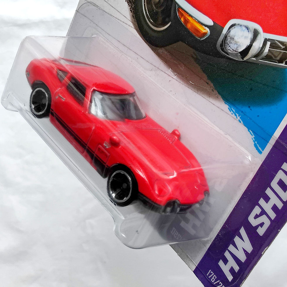 Hot Wheels HW Showroom Series Toyota 2000 GT chính diện