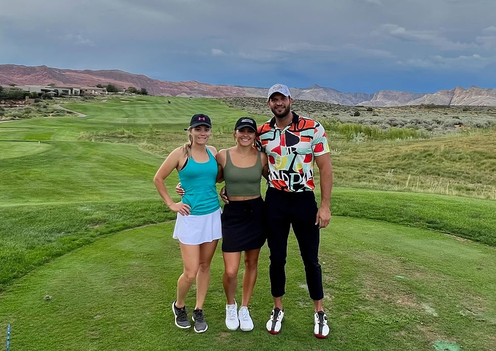2 girls and 1 guy golfing in Utah