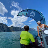 Kite Lehrer beim Kitekurs am Gardasee