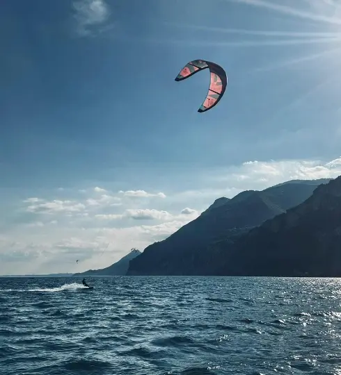 Kitesurfer am Gardasee mit Duotone Kite