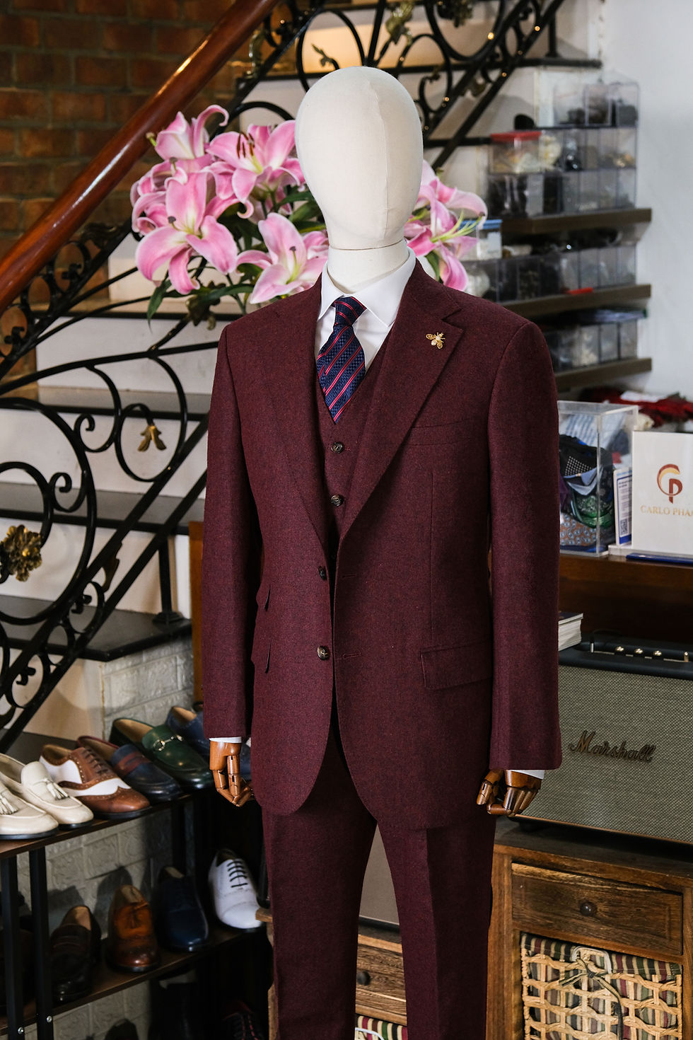 Bộ suit mầu Burgundy được may đo bởi Tailors tại Hà Nội