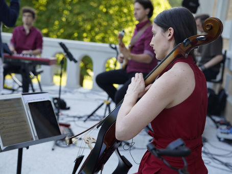 Koncert Muzyki Filmowej i Musicalowej na tarasie Kasyna Oficerskiego.
