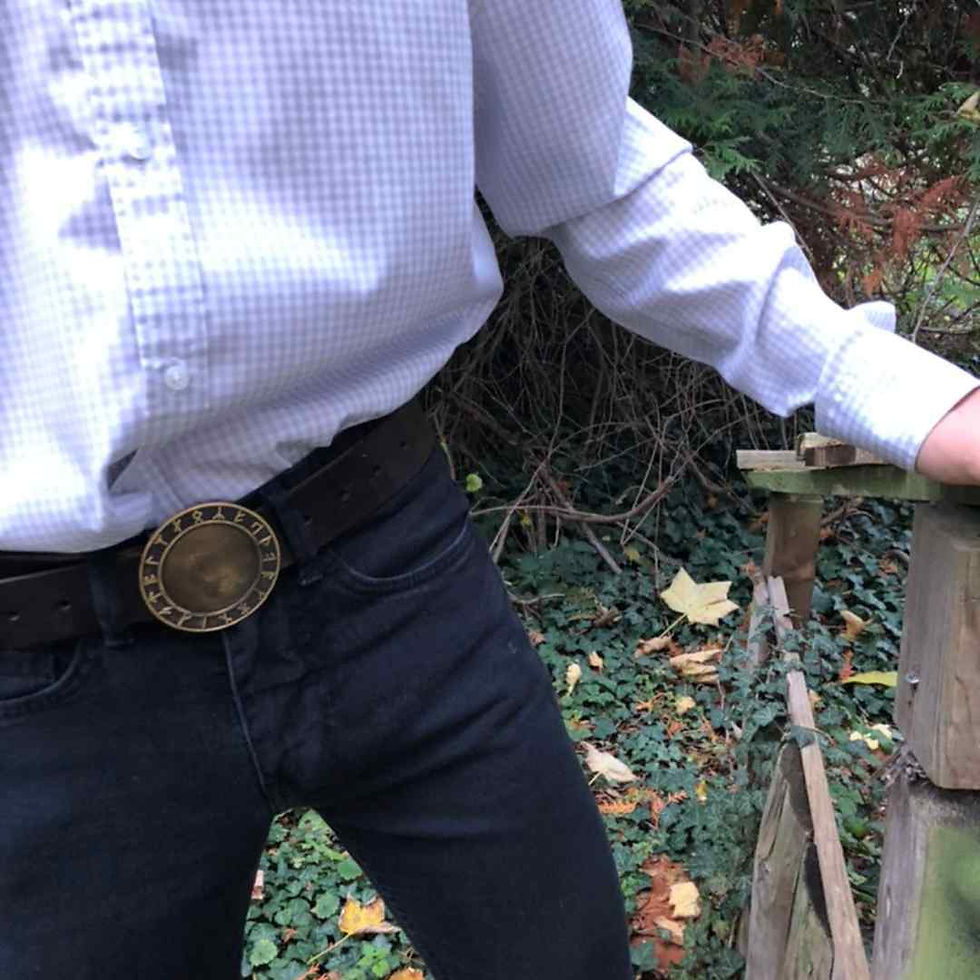 Boucle de ceinture, runes viking et futhark en bronze massif