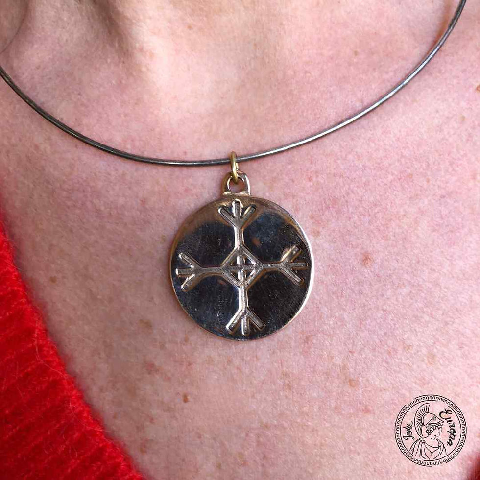 Miniature : pendentif artisanal en bronze représentant le heaume de terreur viking