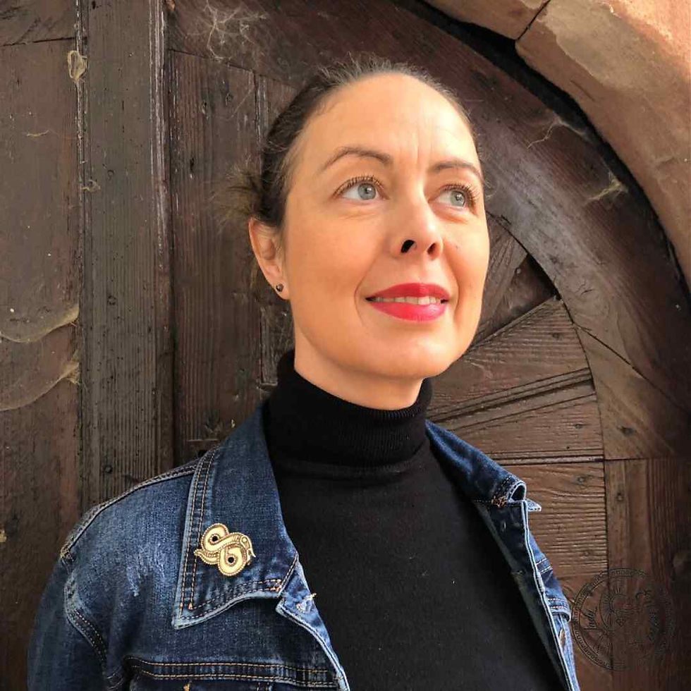 Broche artisanale celtique en bronze représentant le serpent issu du livre de Durrow