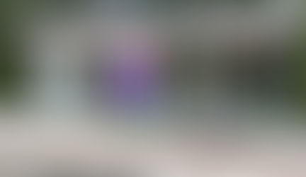 Plakate an Straßenbahnhaltestellen