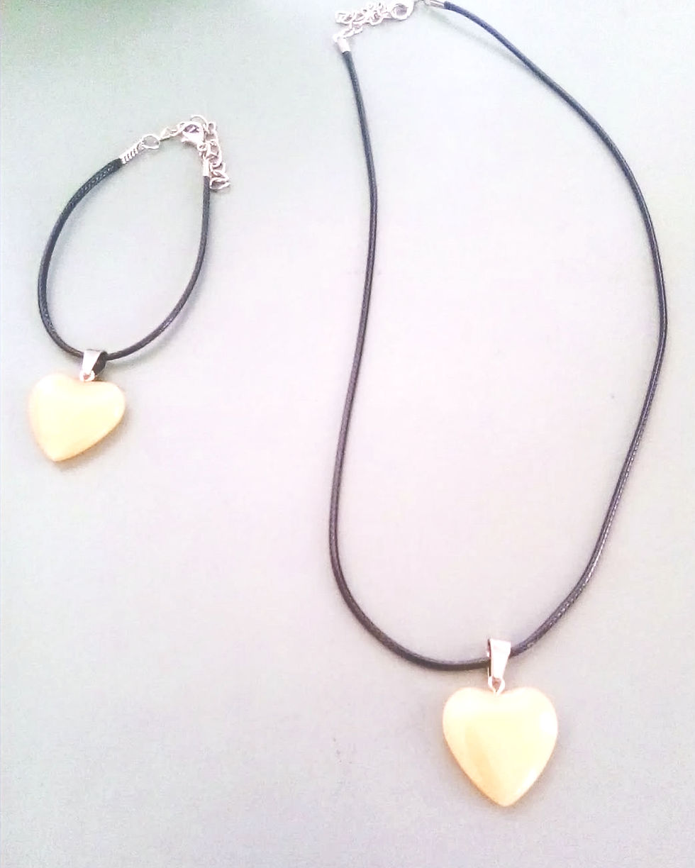 Miniatura: Collar y pulsera con dije de corazón, Rosario Cristal y Perlas; accesorios de moda.