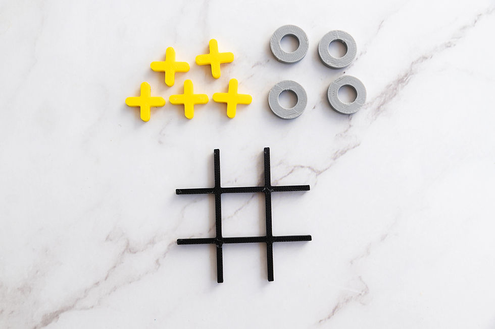 Miniatura: Peças de jogo da velha infantil impressas em PLA na impressora 3D com peças X e O coloridas