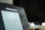 Laptop met daarop een financieel adviesrapport van Fifin Financieel Advies, opgemaakt in Microsoft Word.