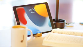 タブレットスタンドの真骨頂 星稜高校×300年の伝統的砂型鋳造で開発