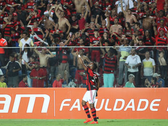 Em jogo eletrizante, Fernandinho marca no fim, Fla vence Ponte e segue vice-líder do brasileirão.