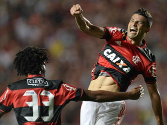 Com gol único de Ederson, Fla bate o Inter no Espírito Santo.