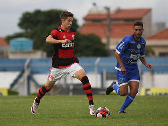 Exclusivo: Conheça o meio-campista Patrick, jovem promessa do Flamengo na disputa da Copa São Paulo.