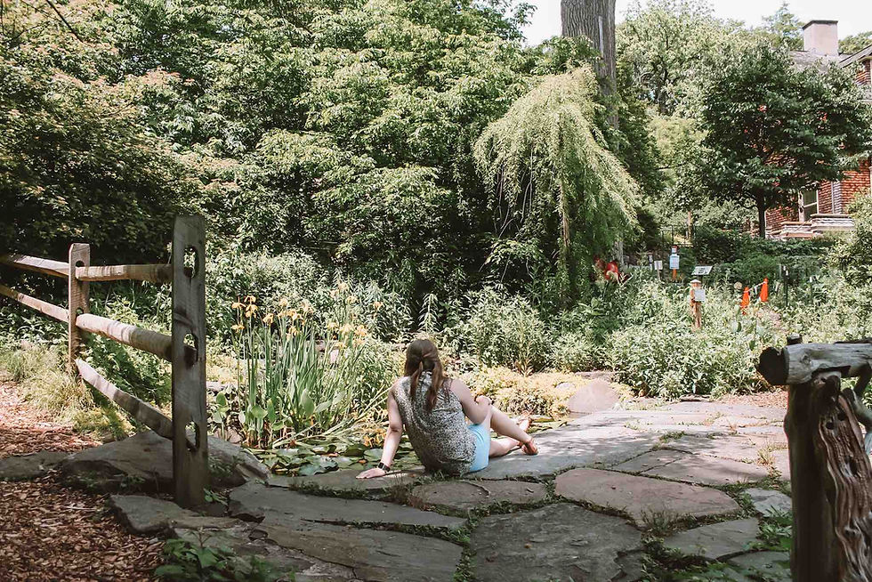 These outdoor arboretums in Summit, NJ are great spots for photoshops. Come here to explore, have a picnic and make a day of it.
