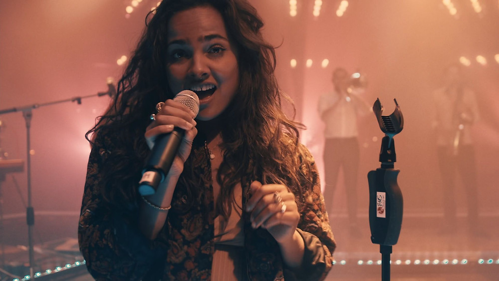 Sängerin Hannah Wilhelm in der ersten Episode von "WeLive on Tour"