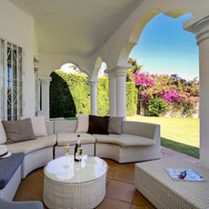Outdoor-Seating at Villa J in Puerto Banus
