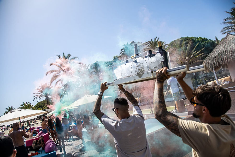 Kova Beach Club Puerto Banús hen party Sunday bottomless brunch