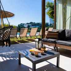 Outdoor-Seating at Villa L in Puerto Banus