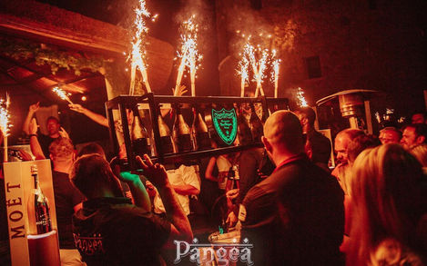 Hen do bottle package Pangea rooftop club Puerto Banús Spain