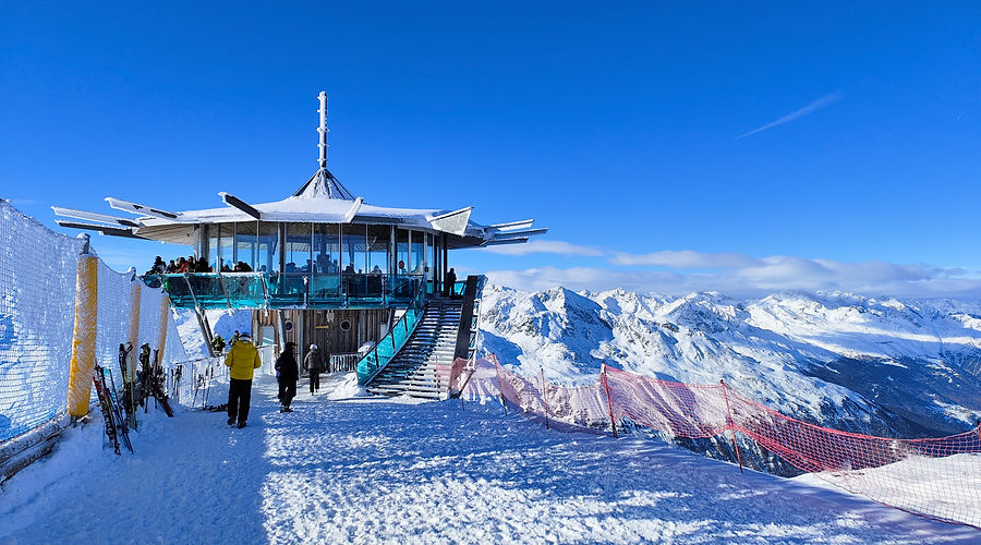 Top Mountain Star Restaurant 3080 m. Hochgurgl. Picture Ski Paradise
