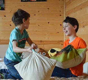 kids-g4e54f0086_1920_edited.jpg