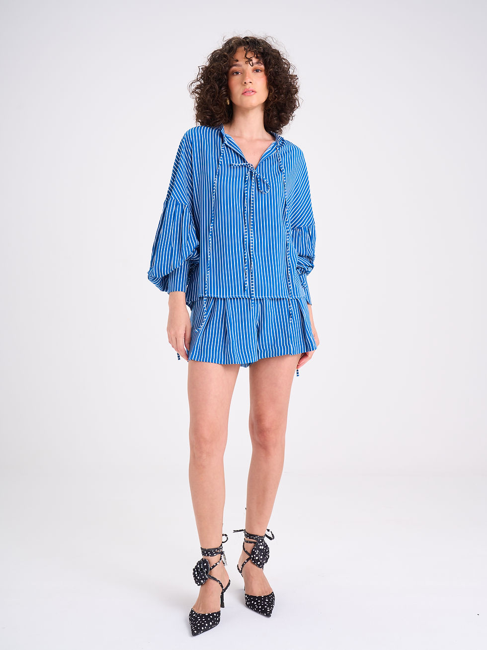 VOLUMINOUS TIE BLOUSE