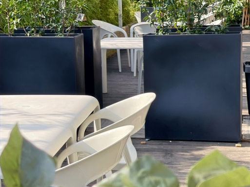 Le35 Serviced Offices in Geneva. Fully furnished employee common space. Ground floor terrace.