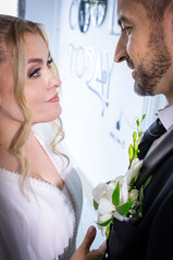 mire și mireasǎ la ședință foto de nuntǎ