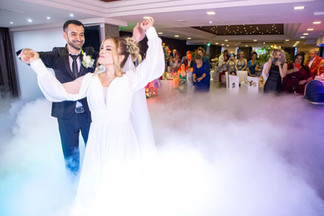 mire si mireasa la primul dans