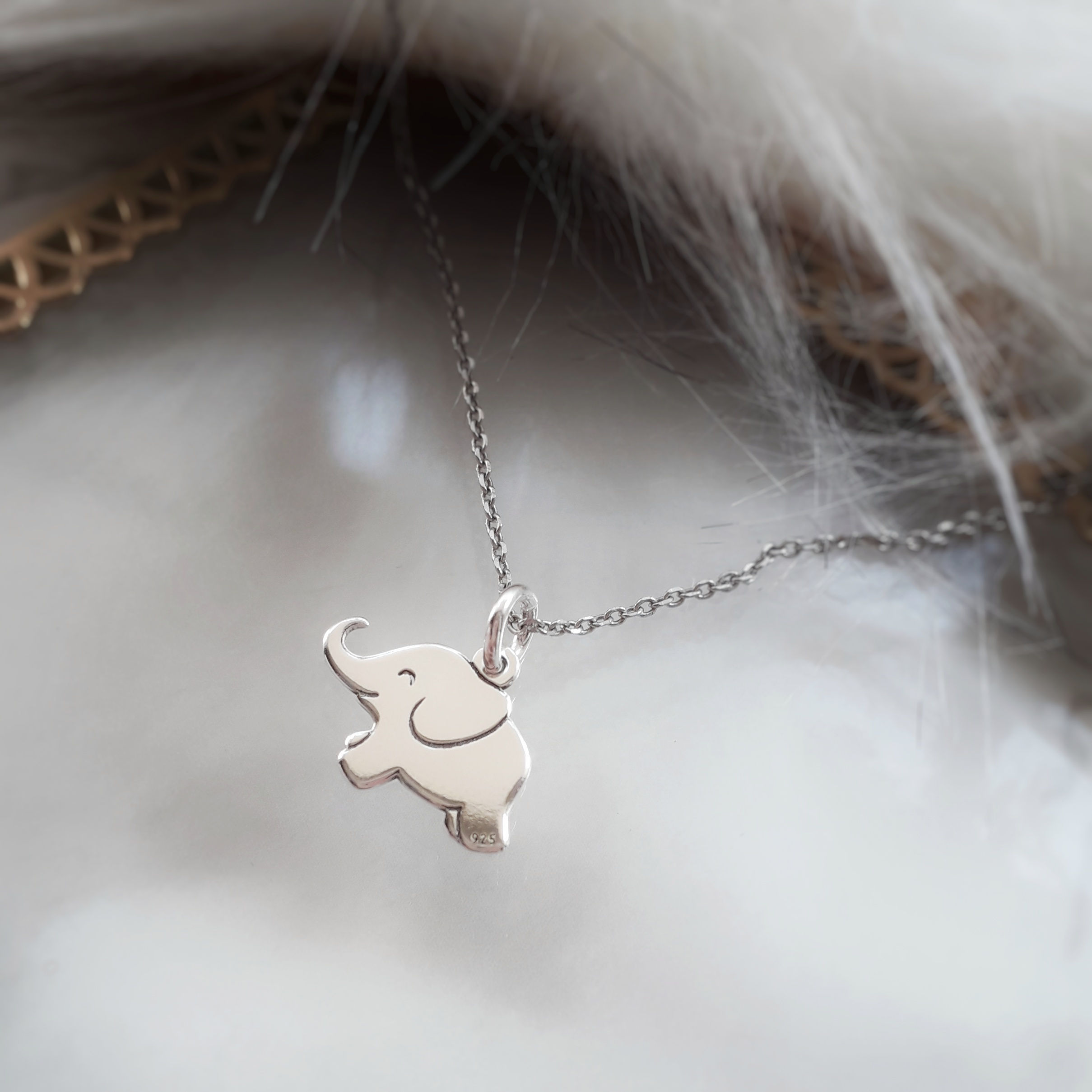 bini chohan silver elephant necklace