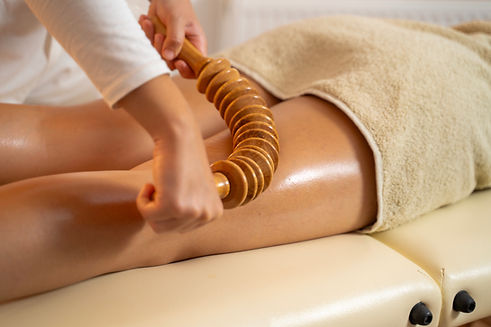 Maderotheraphy anti cellulite massage with wooden tools, thigh massage closeup shot .jpg