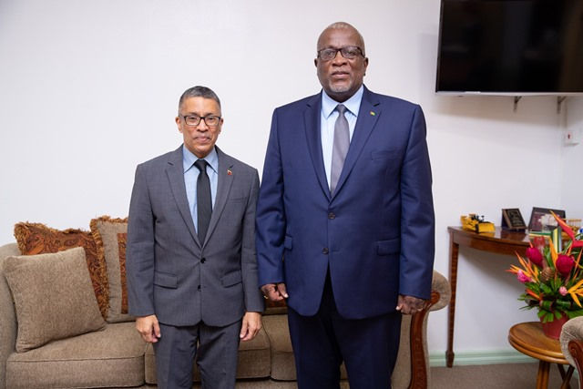 Prime Minister, Brigadier (Ret’d), Mark Phillips and Venezuela’s Ambassador to Guyana H.E Carlos Amador Perez Silva (OPM Photo)